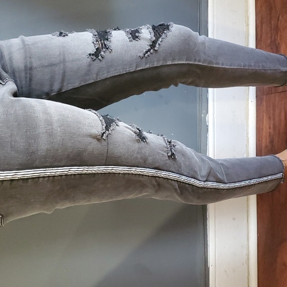 Kancan woman's gray black distressed crop stretch jeans size 27 - Picture 3 of 16